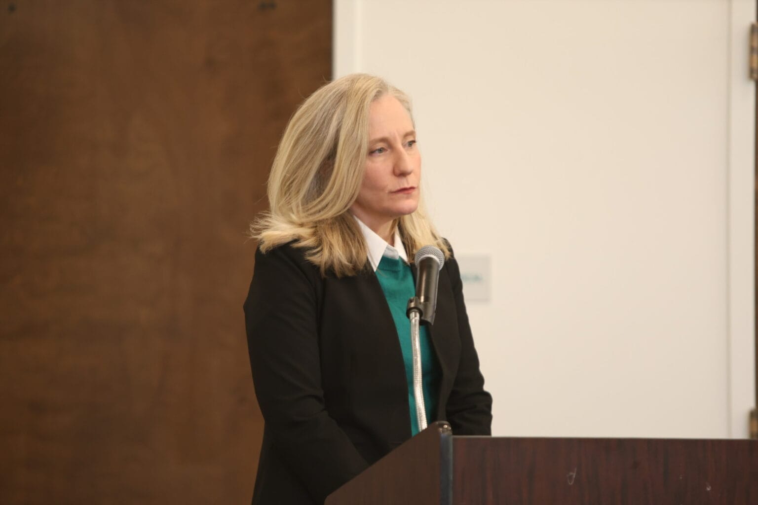 At Va. journalists’ forum, Spanberger talks energy policy, combating health care concerns
