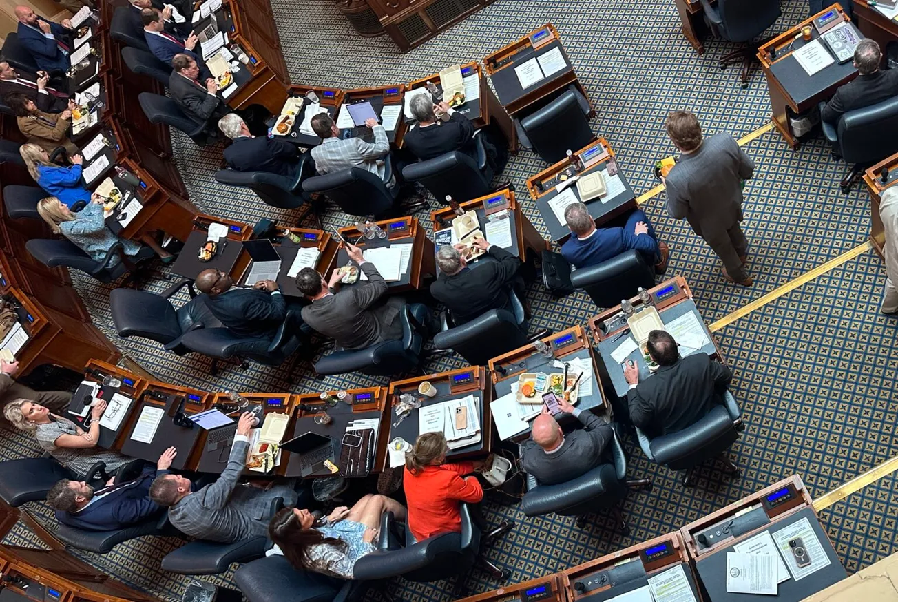 Lawmakers push back on Youngkin budget, pass bipartisan bills on probation, dangerous driving