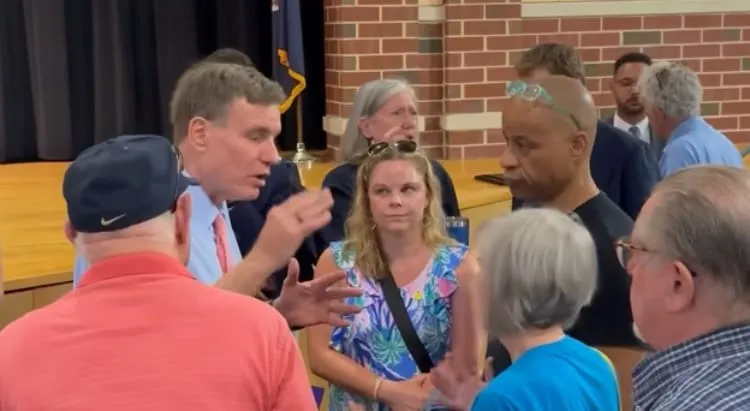 At town hall in Glen Allen, Warner addresses citizen concerns about Trump administration