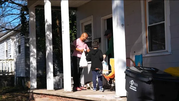 Sandston business owner surprises Henrico neighbors with turkeys, hams for Thanksgiving