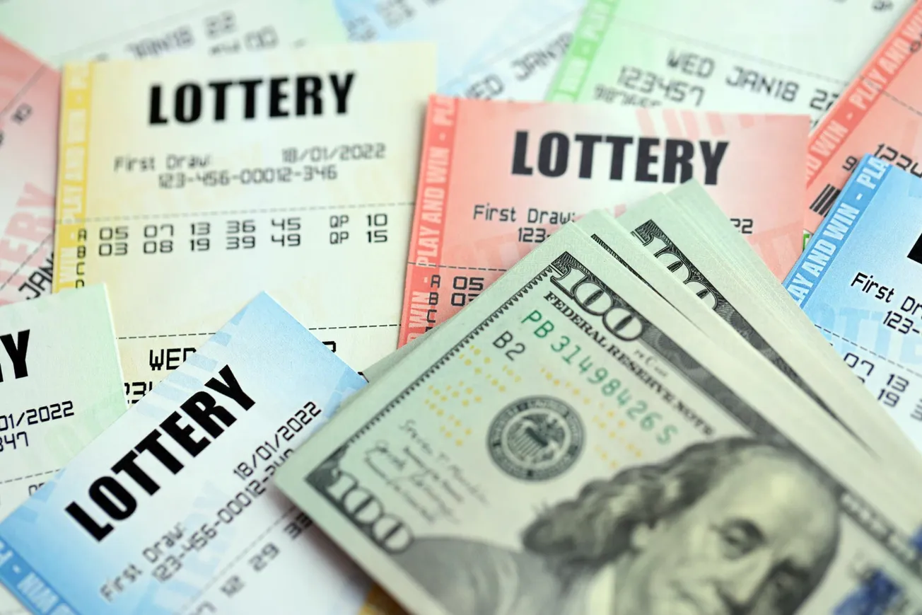 Powerball ticket worth $150,000 sold at Henrico grocery store • Christmas on Wendhurst ends 27-year run of holiday lights display